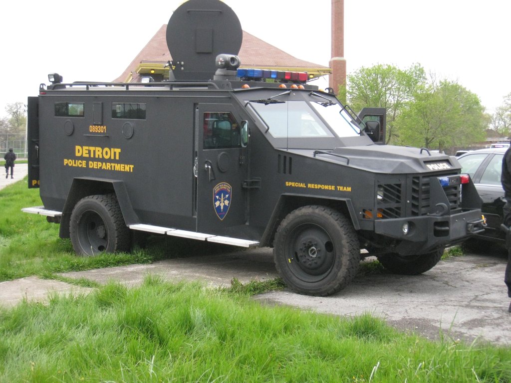 2012 Run With the Cops 130.JPG - The 3rd annual, and my first, Detroit City "Run With the Cops, Not From them!" race. I ran the 10K, and set a PR in the process. Another cold and windy day on Belle Isle!